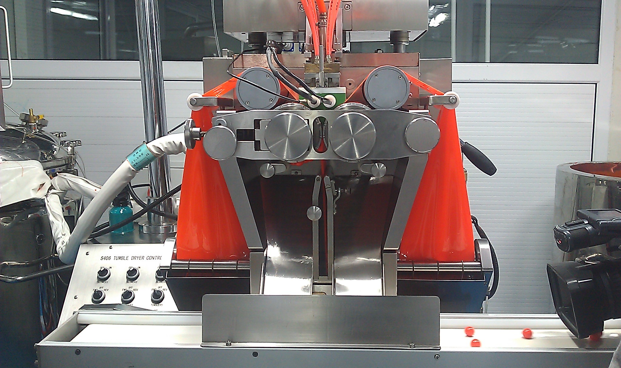 La máquina de la encapsulación de Kunyou Softgel para farmacéutico y Paintball utilizan con el PLC
