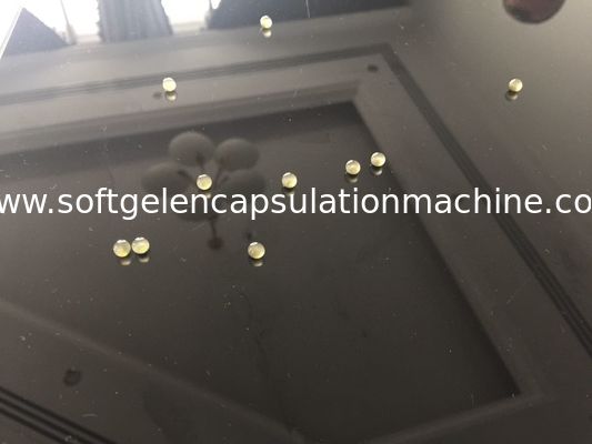 Mini Ball Seamless Softgel Machine, máquina suave de la cápsula de gelatina con el material de terraplenado del aceite