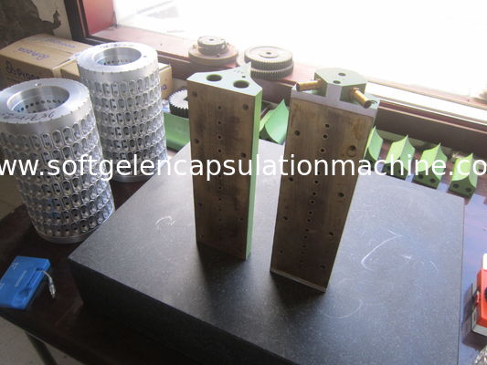 El molde de la cápsula de Softgel de la alta precisión que equipa el rollo del dado de Paintball ajustable gira velocidad